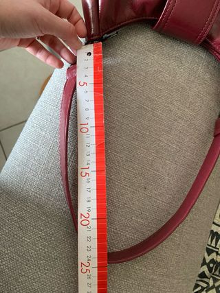 Borsetta bordeaux con fibbia