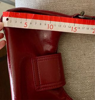 Borsetta bordeaux con fibbia