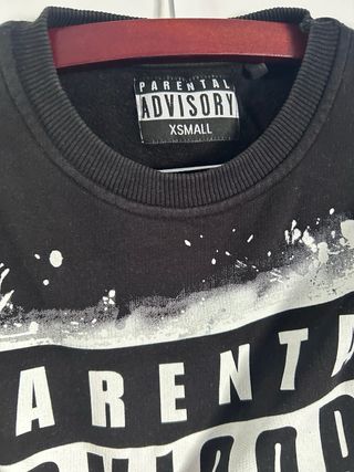 Sudadera negra Parental Advisory