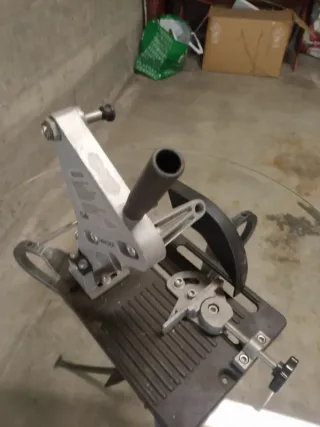 Supporto per smerigliatrice angolare