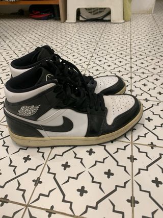 Zapatillas Air Jordan Negras y Blancas