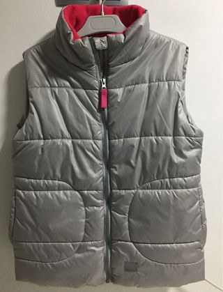 Chaleco acolchado niña gris y fucsia