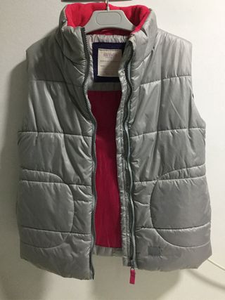 Chaleco acolchado niña gris y fucsia