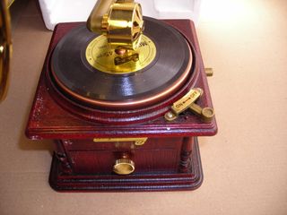 Caja Musical Gramófono Vintage - VER FOTOS.