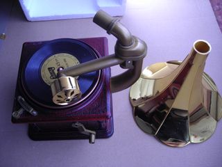 Caja Musical Gramófono Vintage - VER FOTOS.