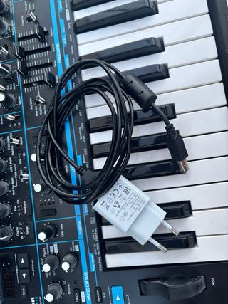 Novation Bass Station II Sintetizador+Funda rigid