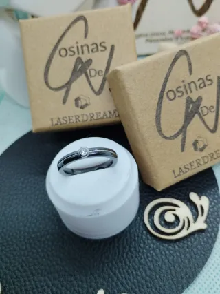 Anillo de Cerámica Negra y Circonita