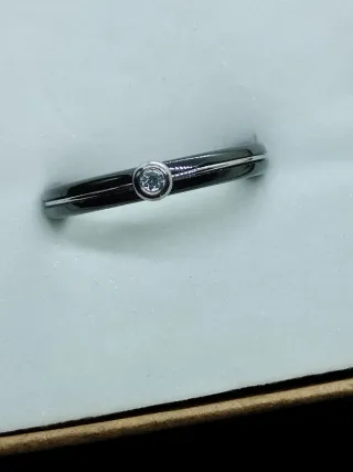 Anillo de Cerámica Negra y Circonita