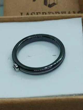 Anillo de Cerámica Negra y Circonita