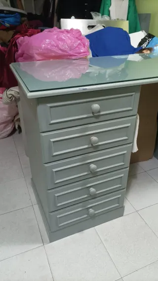 Mostrador con superficie de cristal