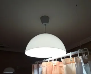 Lámpara colgante blanca y gris