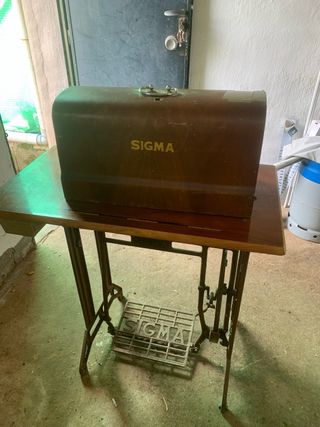 Máquina de coser antigua SINGER