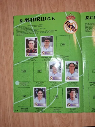 Álbum Cromos Fútbol Bollycao 97-98. con 122 cromos