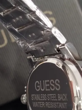 Reloj Guess Dorado y Plateado