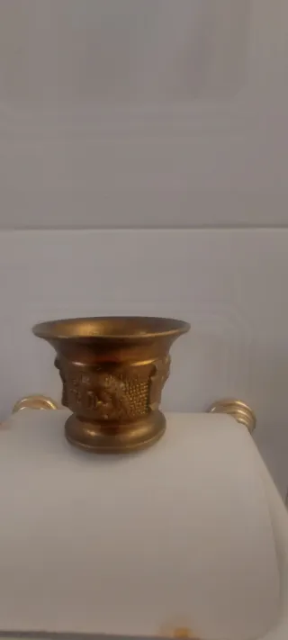 Almirez antiguo decorado