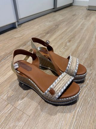 Sandalias POPA Marrón y Dorado