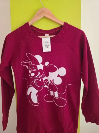 Dos sudaderas y una camiseta.Talla S. CON ETIQUETA