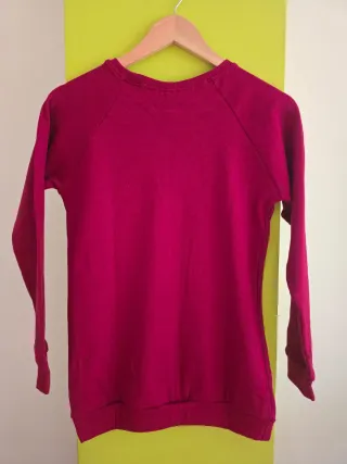 Dos sudaderas y una camiseta.Talla S. CON ETIQUETA