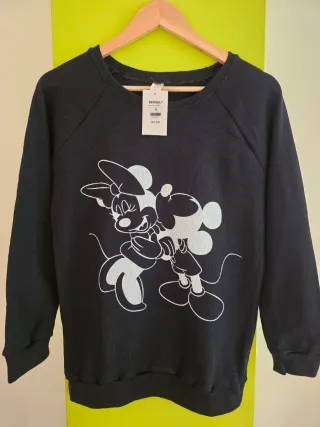 Dos sudaderas y una camiseta.Talla S. CON ETIQUETA