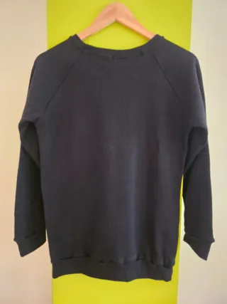 Dos sudaderas y una camiseta.Talla S. CON ETIQUETA