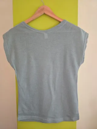 Dos sudaderas y una camiseta.Talla S. CON ETIQUETA