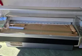 Vitrina de exposición de cristal y plástico