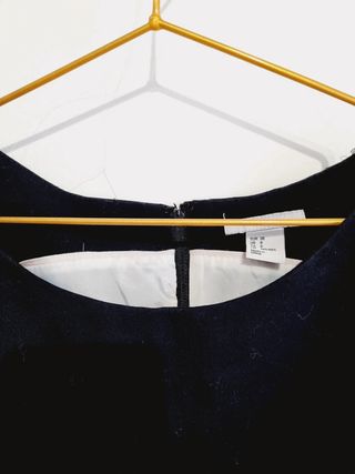 T M Vestido negro entallado