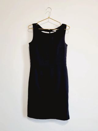 T M Vestido negro entallado