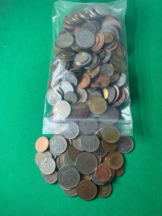 L#585 1,2 Kilos de monedas de diferentes países