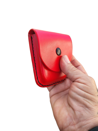 Monedero de cuero rojo diseño de huella.