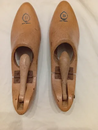Hormas antiguas de madera para zapatos