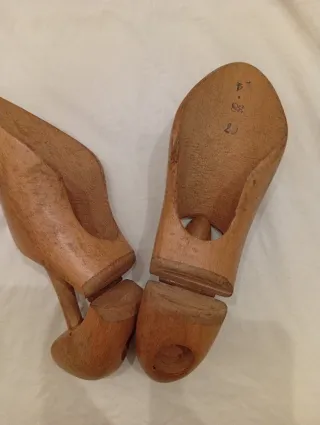 Hormas antiguas de madera para zapatos