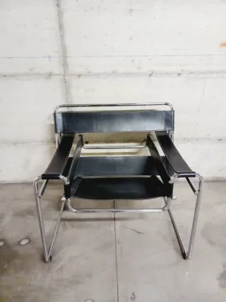 Poltrona Wassily Replica Pelle Nera