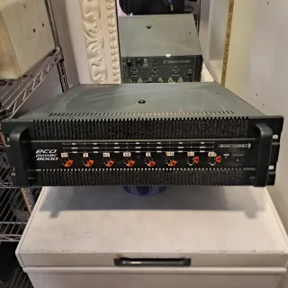 Amplificador Northern Acoustics con 10 altavoces