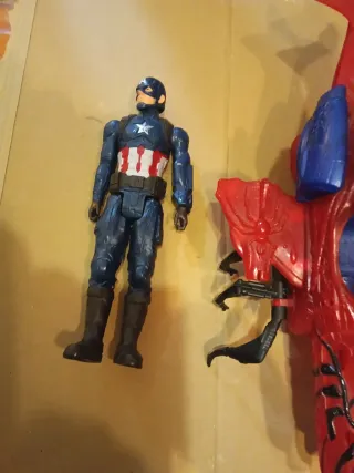 Coche Spiderman y Muñeco Capitán América