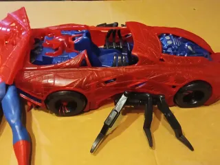 Coche Spiderman y Muñeco Capitán América
