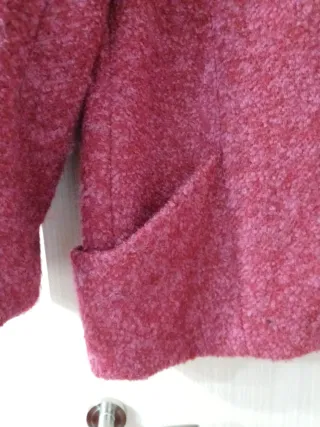 Chaquetón oscuro tipo tweed