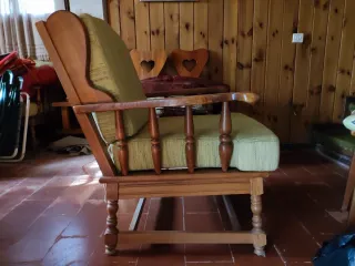 Set 2 poltroncine in legno e cuscini in tessuto