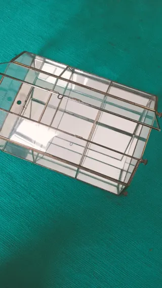 Piccola vetrina vintage in vetro con specchio