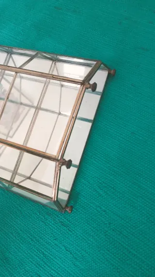 Piccola vetrina vintage in vetro con specchio