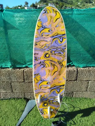 Tabla de surf amarilla
