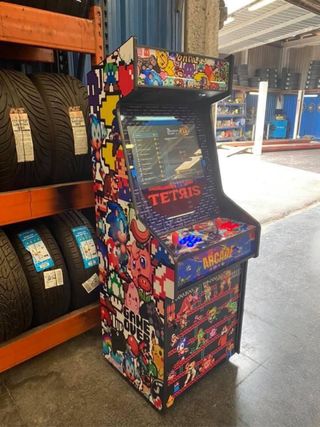 Máquina recreativa estilo arcade con temática de S