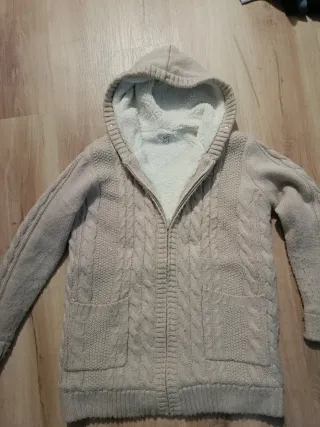 Chaqueta beige con capucha talla M