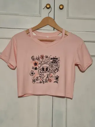 Top crop rosa estilo Karol G - Mañana Será Bonito