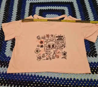 Top crop rosa estilo Karol G - Mañana Será Bonito