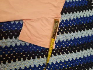 Top crop rosa estilo Karol G - Mañana Será Bonito