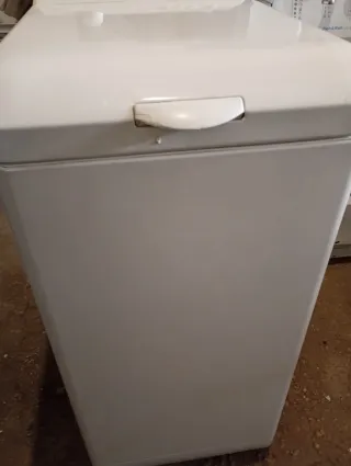 LAVADORA ZANUSSI de 5,5 kilos y 900 rpm Clase A