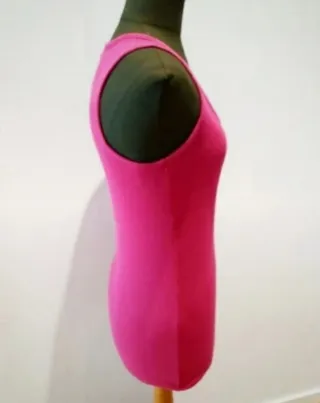 Camiseta tirantes fucsia Bershka