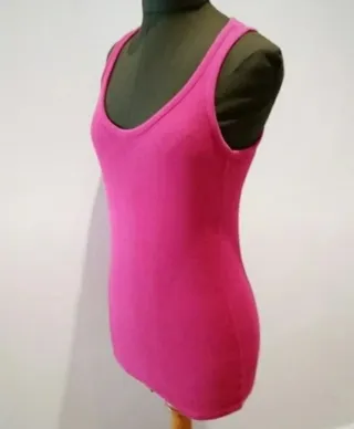 Camiseta tirantes fucsia Bershka