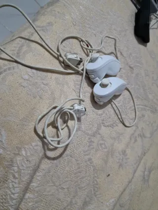 Mando Clásico de Wii y 2 controles nunchuk